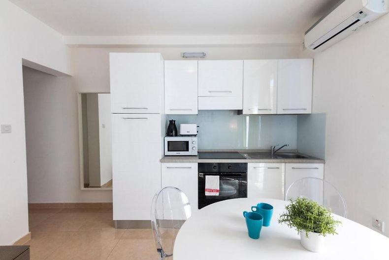 Apartment The Caves Saint Julian's