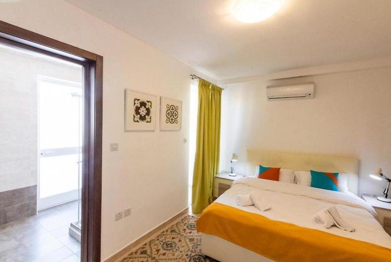 Apartment The Caves Saint Julian's