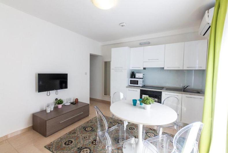 Apartment The Caves Saint Julian's